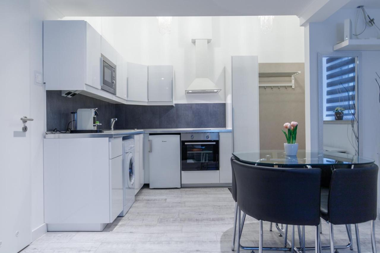 Sleek Minimalist Studio At Inner City Budapest Esterno foto