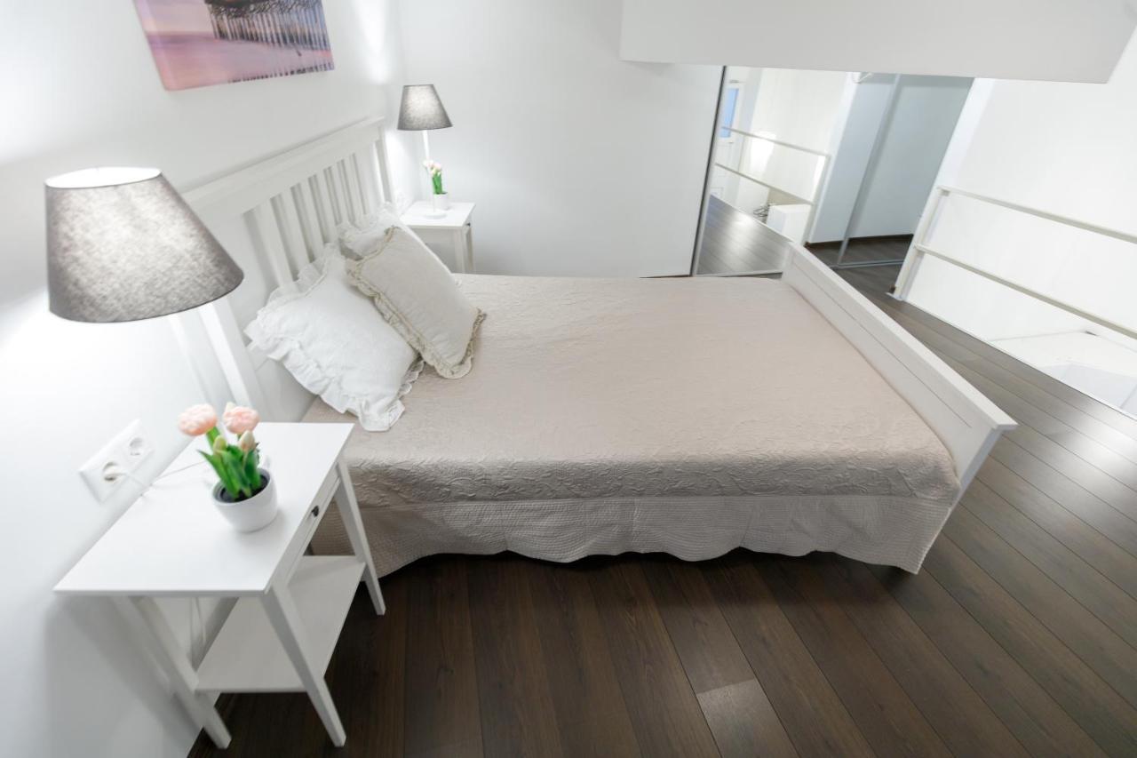 Sleek Minimalist Studio At Inner City Budapest Esterno foto