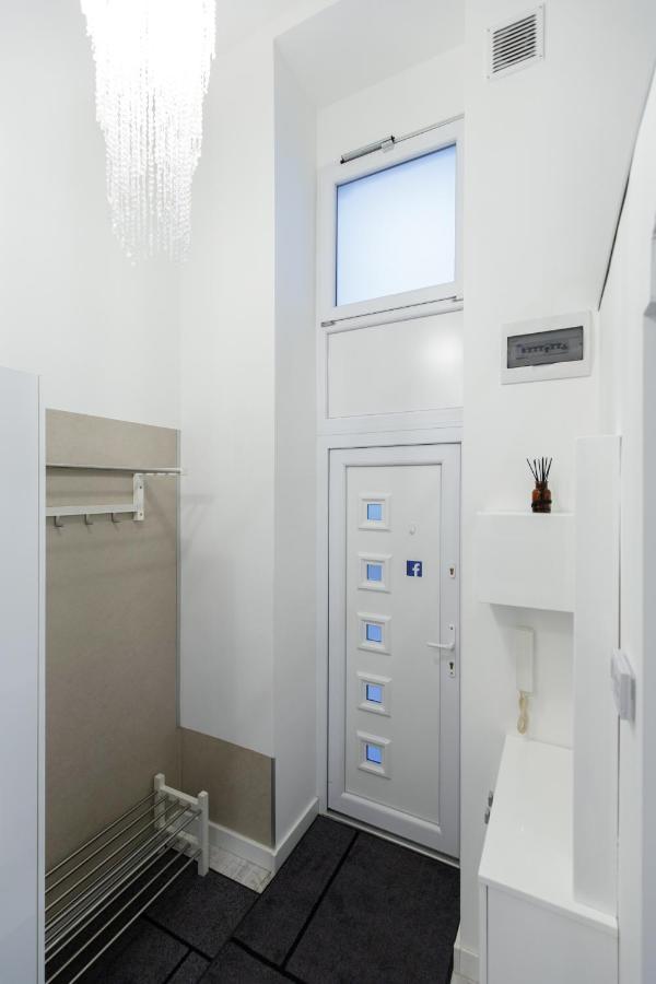 Sleek Minimalist Studio At Inner City Budapest Esterno foto
