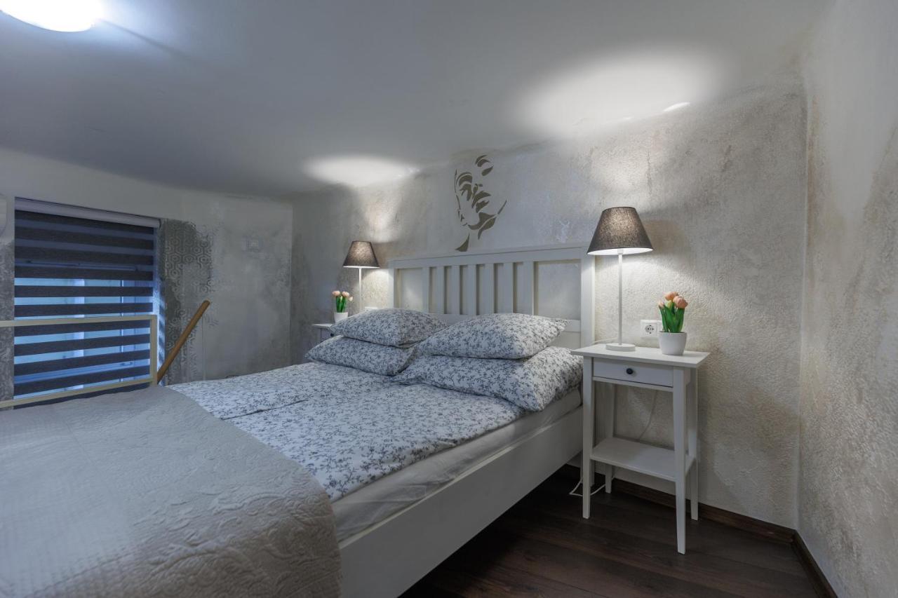 Sleek Minimalist Studio At Inner City Budapest Esterno foto