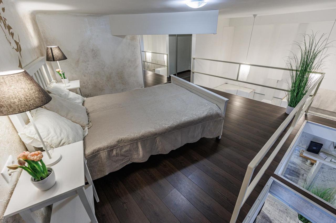 Sleek Minimalist Studio At Inner City Budapest Esterno foto