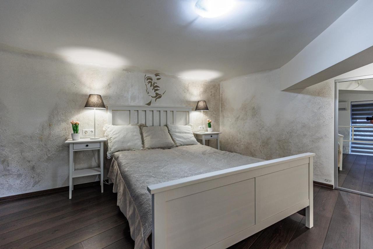 Sleek Minimalist Studio At Inner City Budapest Esterno foto