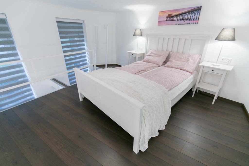 Sleek Minimalist Studio At Inner City Budapest Esterno foto