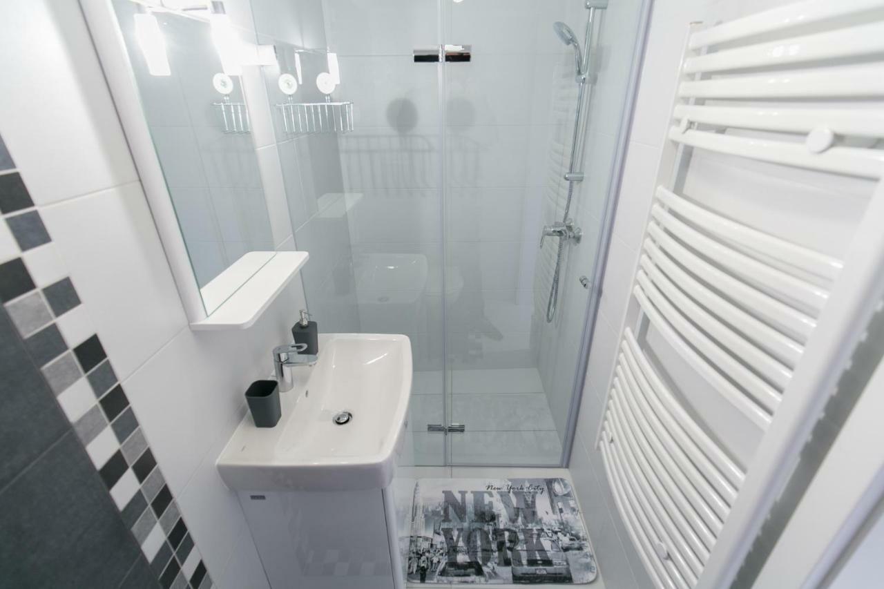 Sleek Minimalist Studio At Inner City Budapest Esterno foto