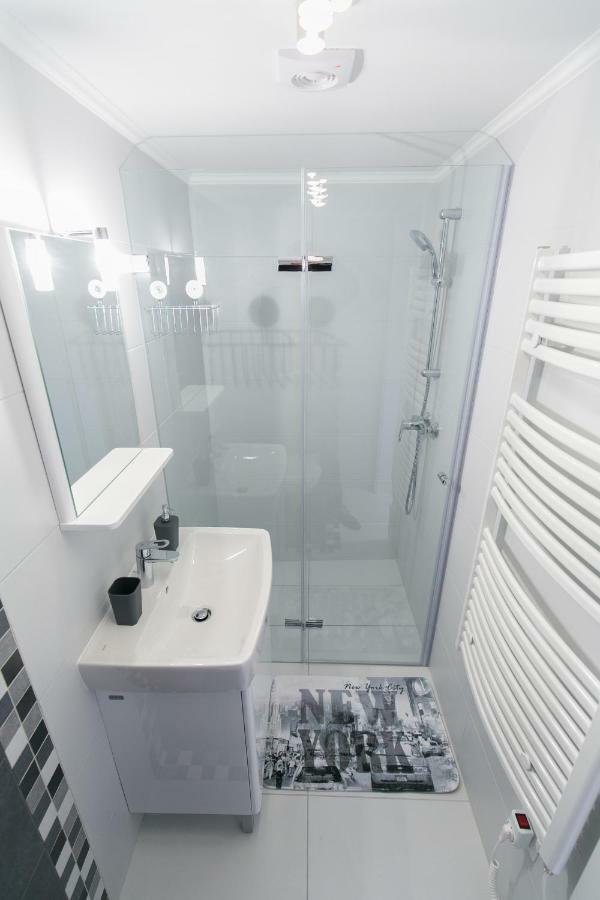 Sleek Minimalist Studio At Inner City Budapest Esterno foto
